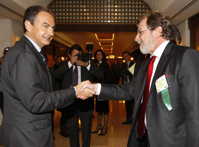 Jose Luis Rodríguez Zapatero saluda a Juan Luis Cebrián.